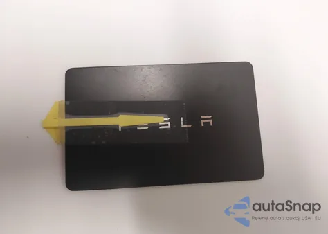 2024 Tesla Model Y Long Range Dual Motor All-Wheel Drive z USA, uszkodzony, nr VIN 7SAYGDEEXRF985242